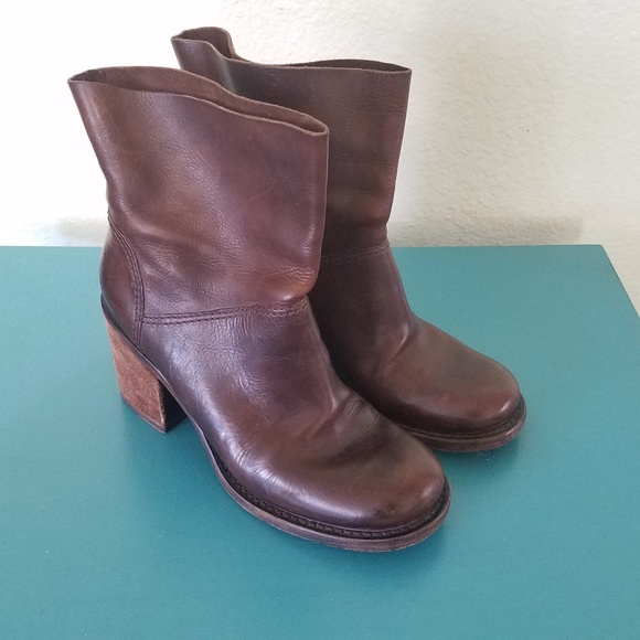 Vera Wang Lavender Label Shoes - Vera Wang Lavender brown leather ankle boots